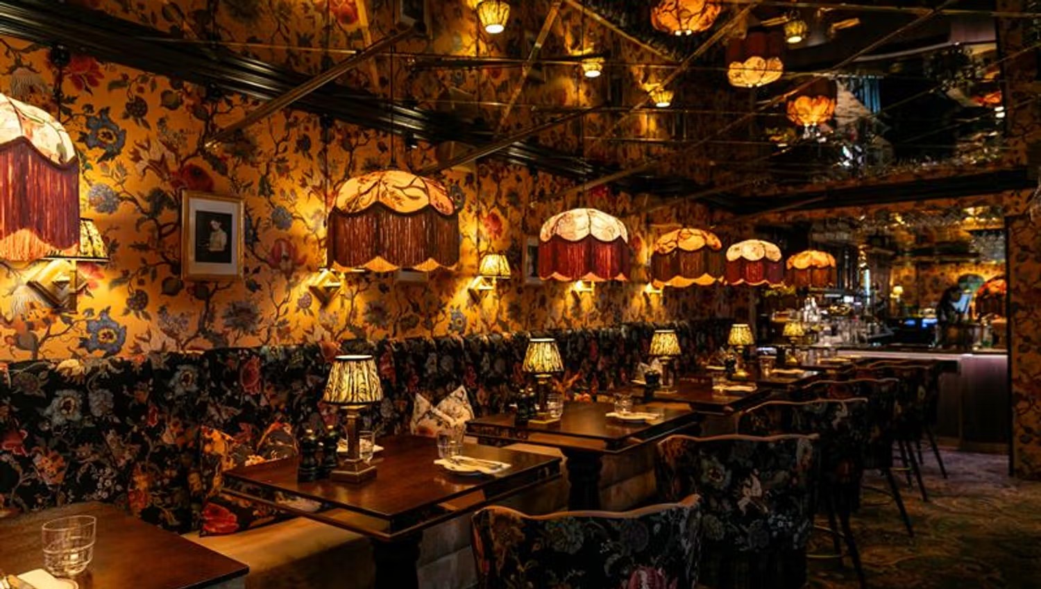 Elegantes Restaurant mit Lounge Zone